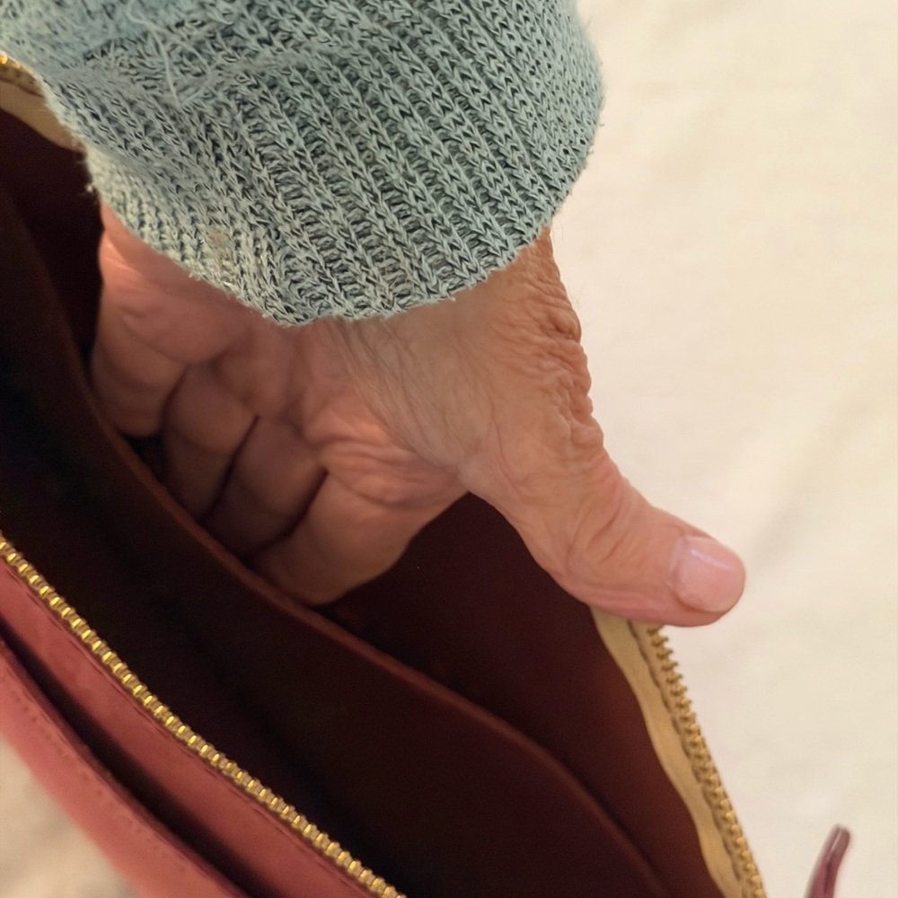 Portland Leather Classic Poppy  Crossbody Bag - Picture 6 of 13